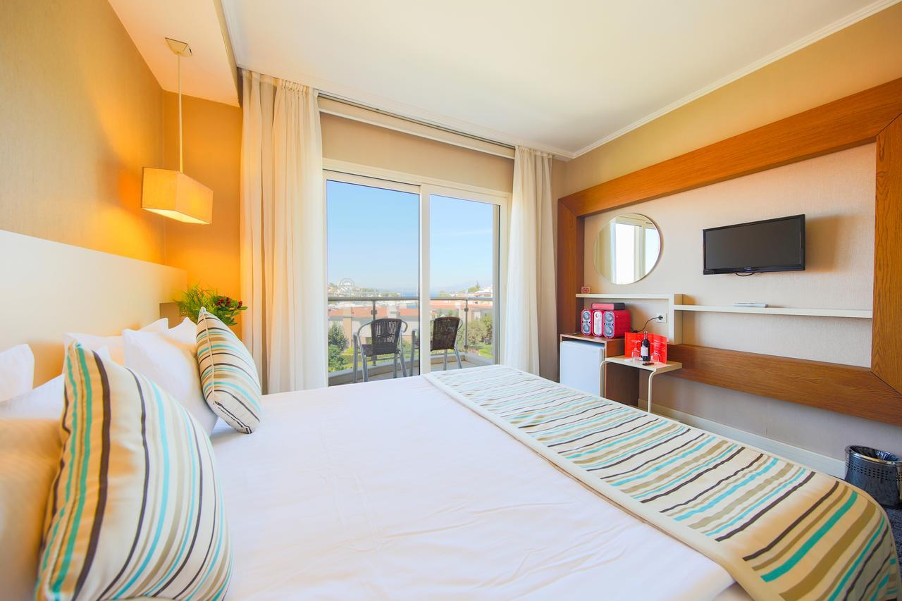 Sisus Hotel Çeşme Εξωτερικό φωτογραφία
