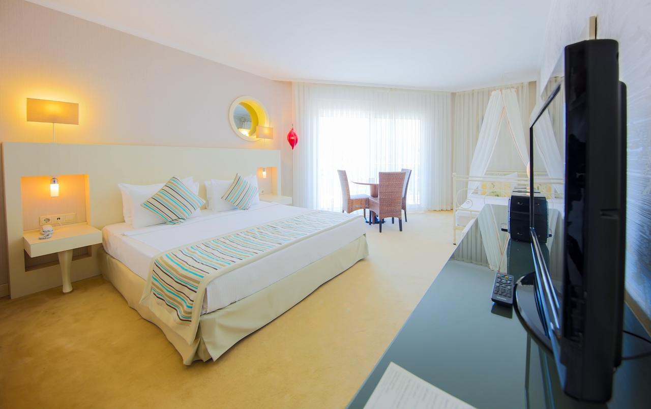Sisus Hotel Çeşme Εξωτερικό φωτογραφία